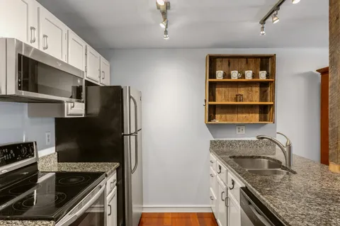 $329,999 | 5 Glengarry Drive, Unit 5, Stratham, NH 03885