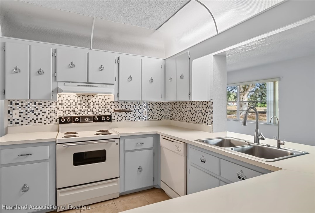 7801 Pine Glen Road Sebring, FL 33876 - Photo 3 of 50 KITCHEN