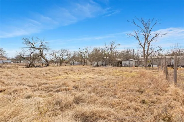 $204,500 | 247 North Lake Street, Axtell, TX 76624