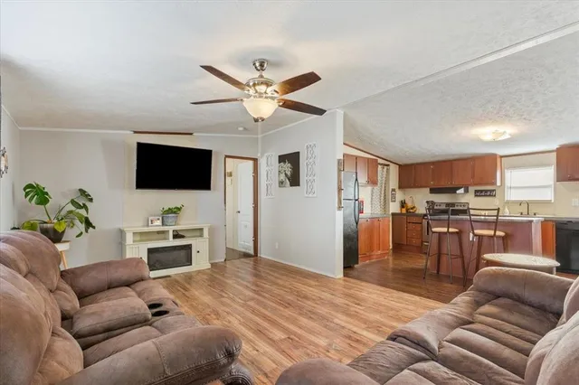 $204,500 | 247 North Lake Street, Axtell, TX 76624