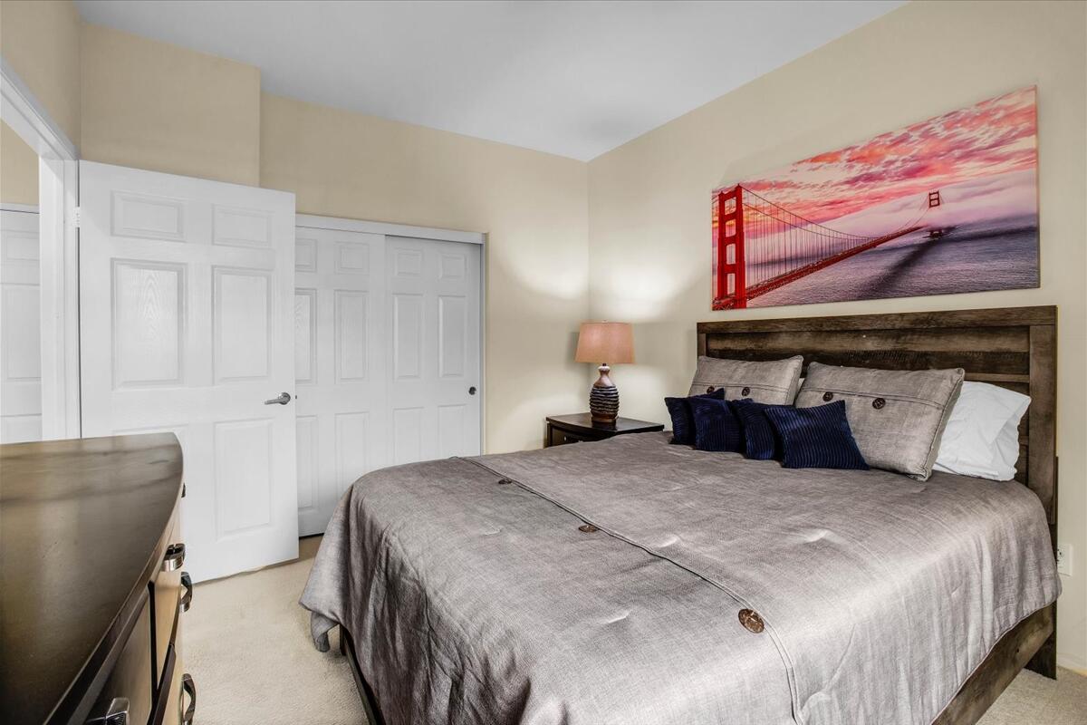 47795 Soft Moonlight La Quinta, CA 92253 - Photo 21 of 44 a bedroom with a bed and wall painting