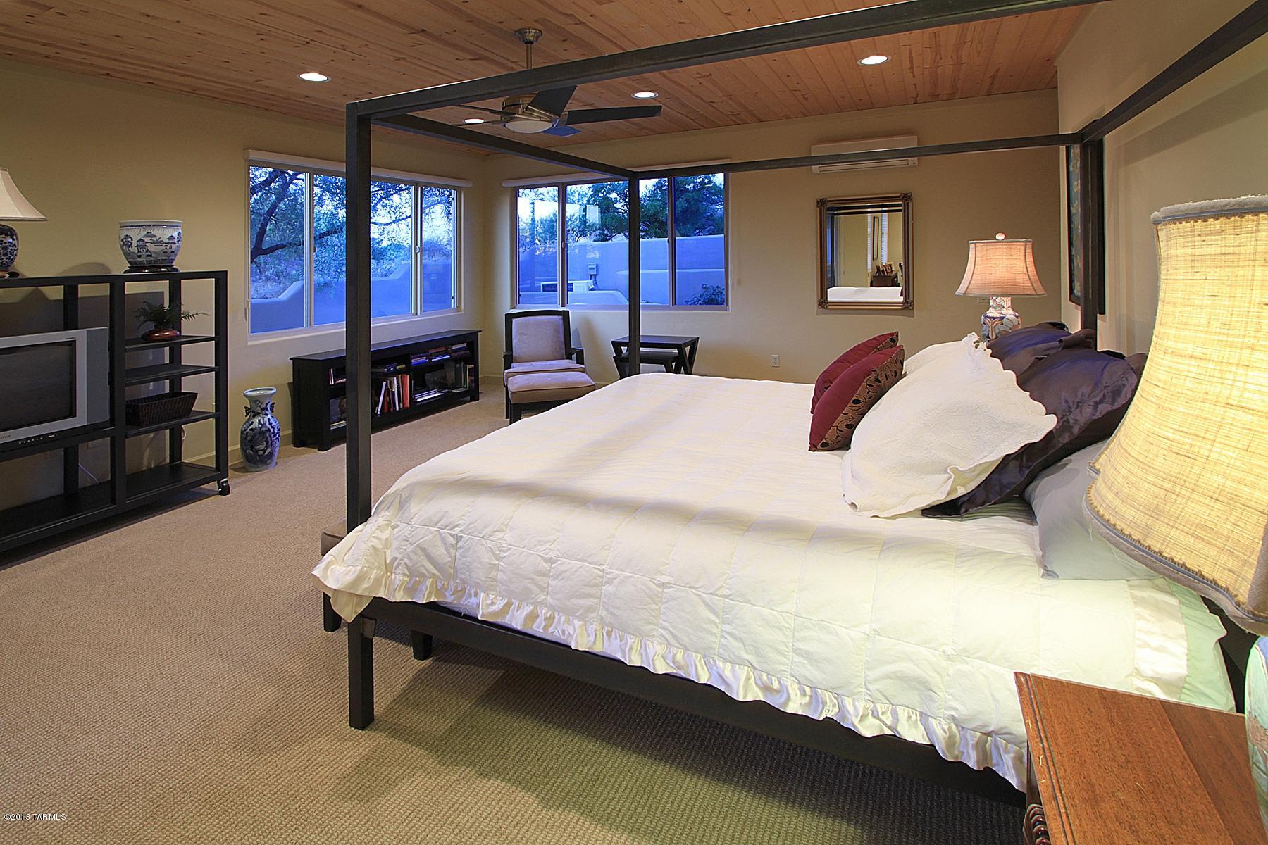 744 West Rim View Place Oro Valley, AZ 85755 - Photo 19 of 27 Gallery Image 19