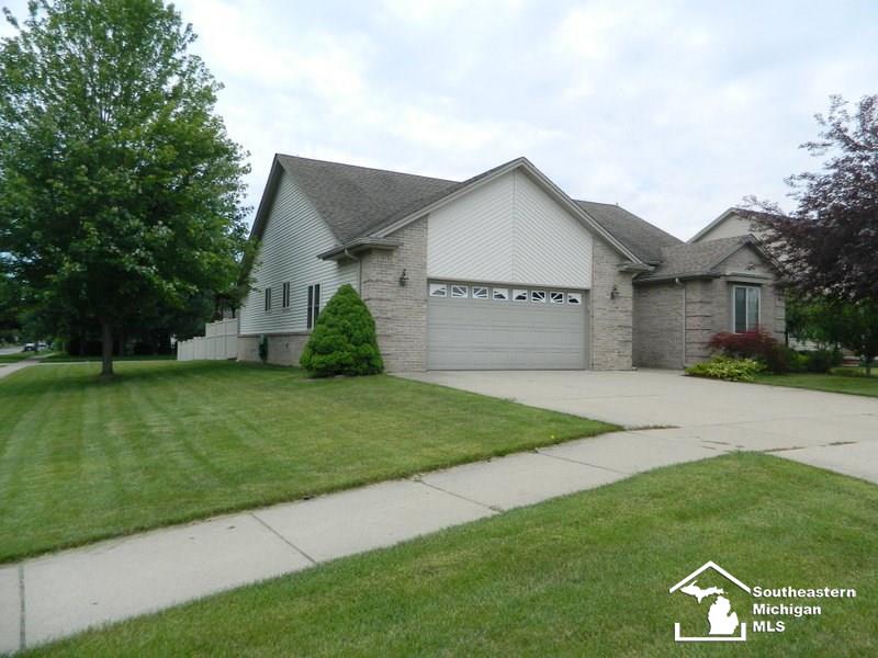 16603 Carter Road Woodhaven, MI 48183 - Photo 2 of 31