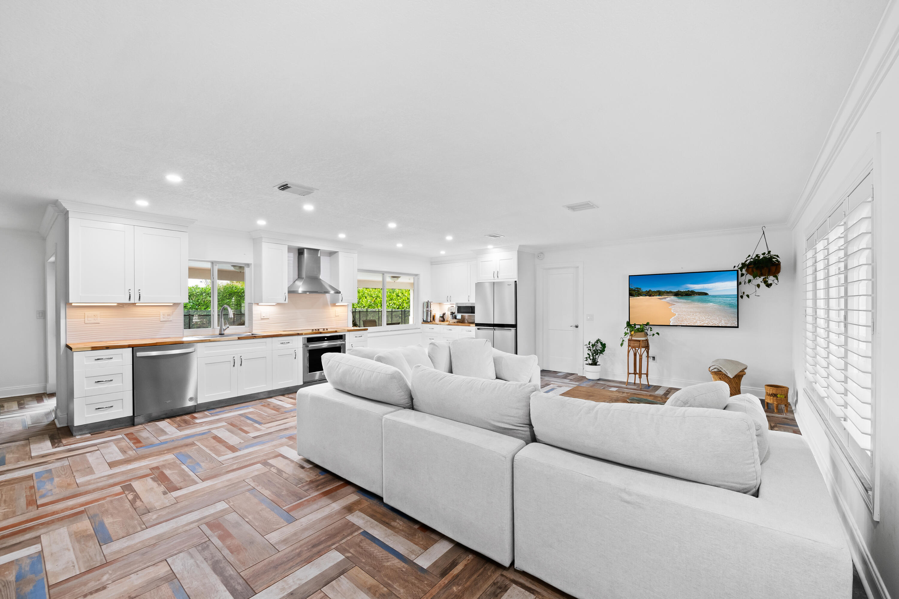 3333 Northwest 26th Court Boca Raton, FL 33434 - Photo 5 of 41 a living room with furniture and kitchen view