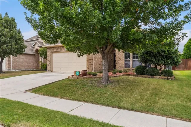 $299,500 | 10076 Bull Run, Fort Worth, TX 76177