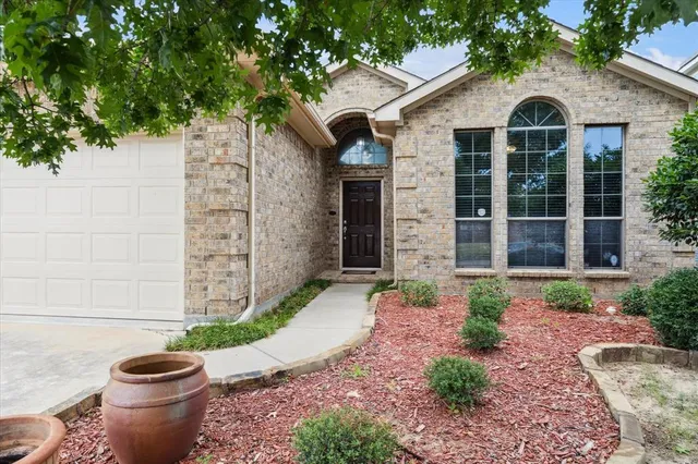 $299,500 | 10076 Bull Run, Fort Worth, TX 76177