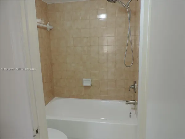 $2,100 | 566 Northwest 114th Avenue, Unit 204, Sweetwater, FL 33172