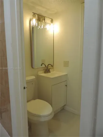 $2,100 | 566 Northwest 114th Avenue, Unit 204, Sweetwater, FL 33172