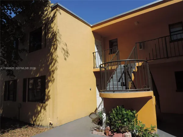$2,100 | 566 Northwest 114th Avenue, Unit 204, Sweetwater, FL 33172