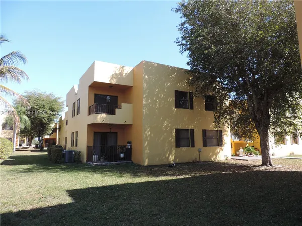 $2,100 | 566 Northwest 114th Avenue, Unit 204, Sweetwater, FL 33172