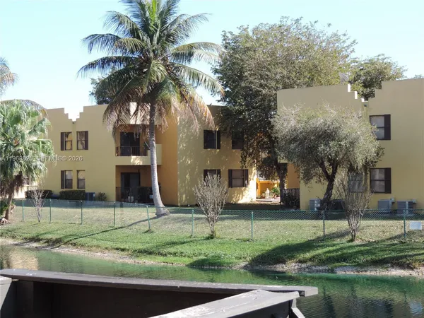 $2,100 | 566 Northwest 114th Avenue, Unit 204, Sweetwater, FL 33172