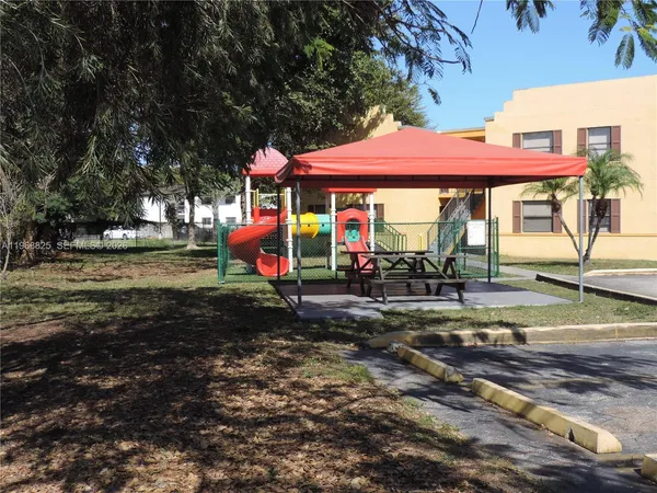 $2,100 | 566 Northwest 114th Avenue, Unit 204, Sweetwater, FL 33172