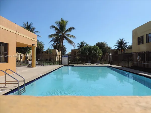 $2,100 | 566 Northwest 114th Avenue, Unit 204, Sweetwater, FL 33172