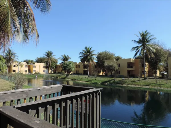 $2,100 | 566 Northwest 114th Avenue, Unit 204, Sweetwater, FL 33172
