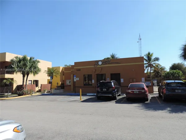 $2,100 | 566 Northwest 114th Avenue, Unit 204, Sweetwater, FL 33172