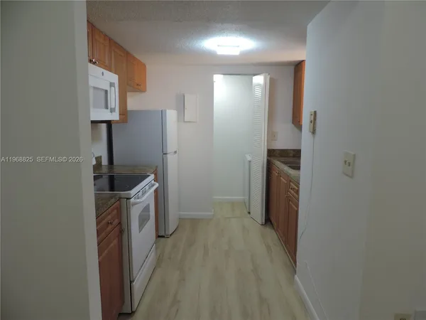 $2,100 | 566 Northwest 114th Avenue, Unit 204, Sweetwater, FL 33172