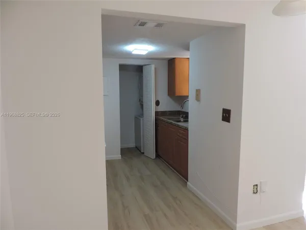 $2,100 | 566 Northwest 114th Avenue, Unit 204, Sweetwater, FL 33172