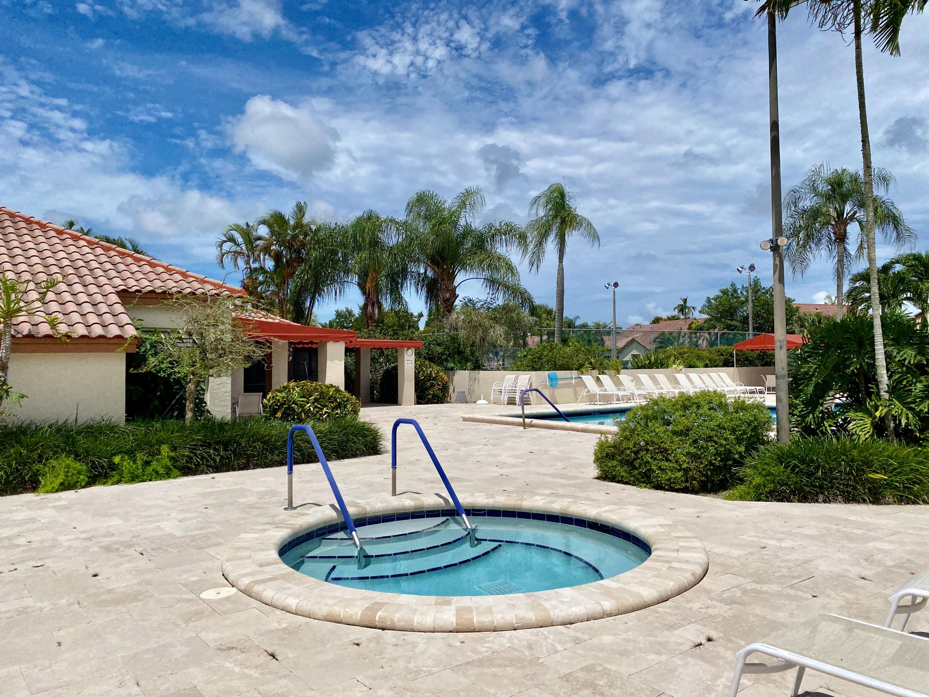 23489 Water Circle Boca Raton, FL 33486 - Photo 38 of 40 Hot tub