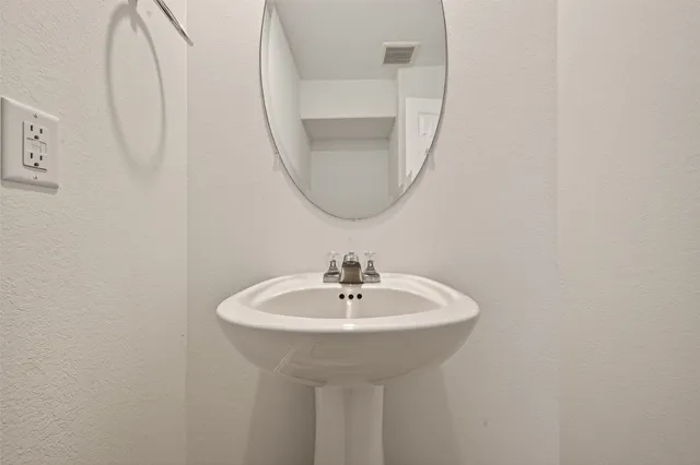 $299,000 | 1308 Winding Willow Drive, Pinehurst, TX 77362