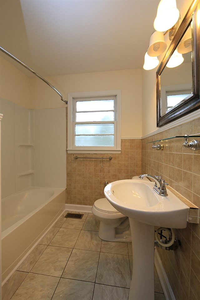 1634 Greenbriar Road Durham, NC 27701 - Photo 10 of 12 Bathroom