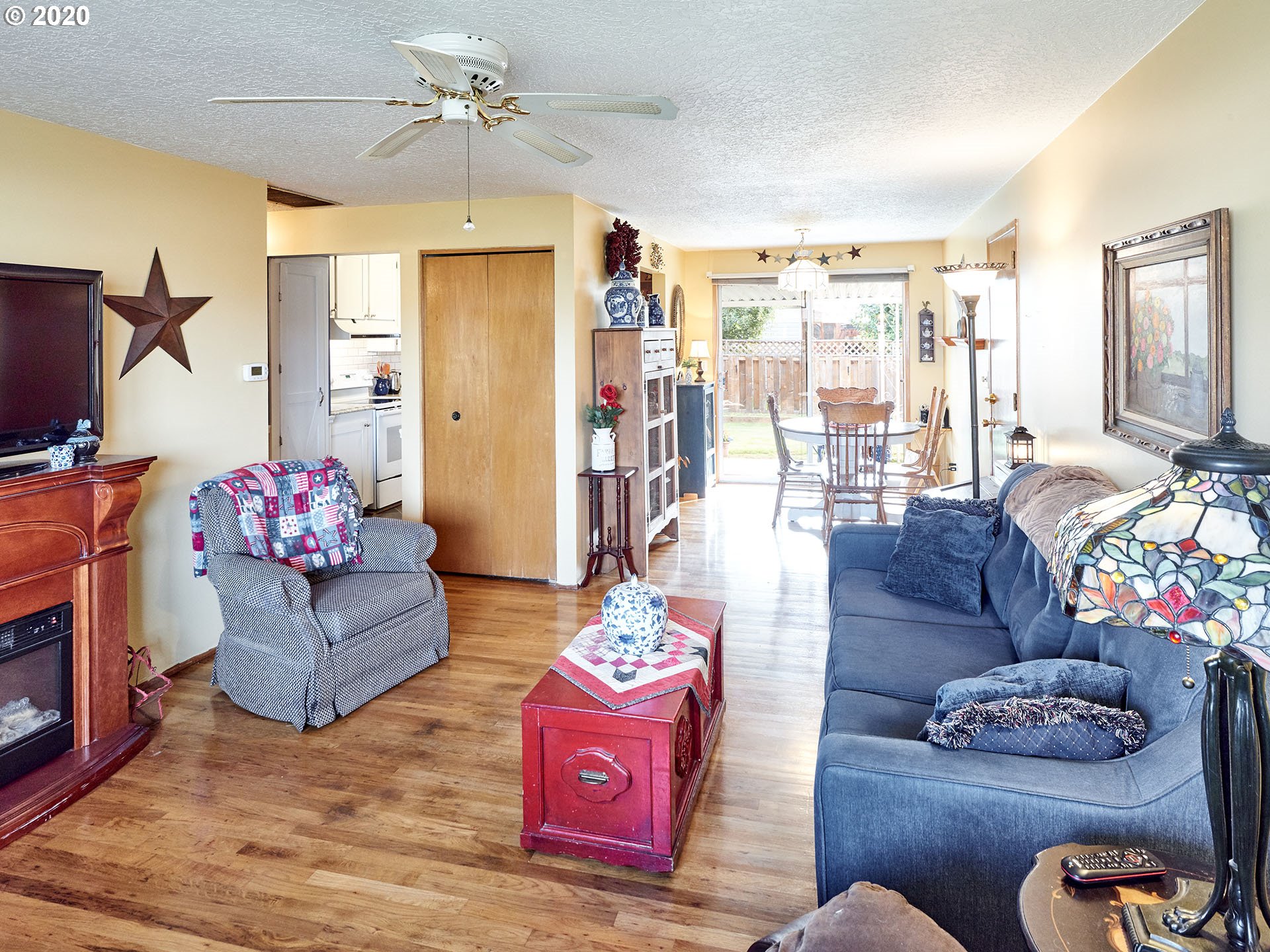 1982 Thompson Road Woodburn, OR 97071 - Photo 6 of 30 Gallery Image 6