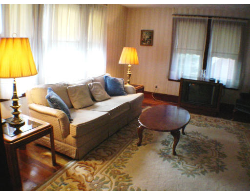 14 Banks Avenue Lexington, MA 02421 - Photo 4 of 7 Gallery Image 4