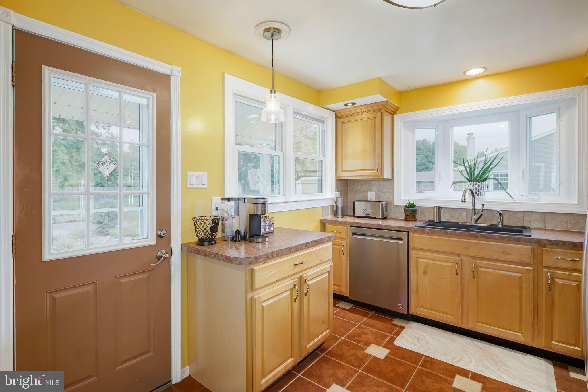 108 Sunset Road Burlington, NJ 08016 - Photo 14 of 31 Gallery Image 14