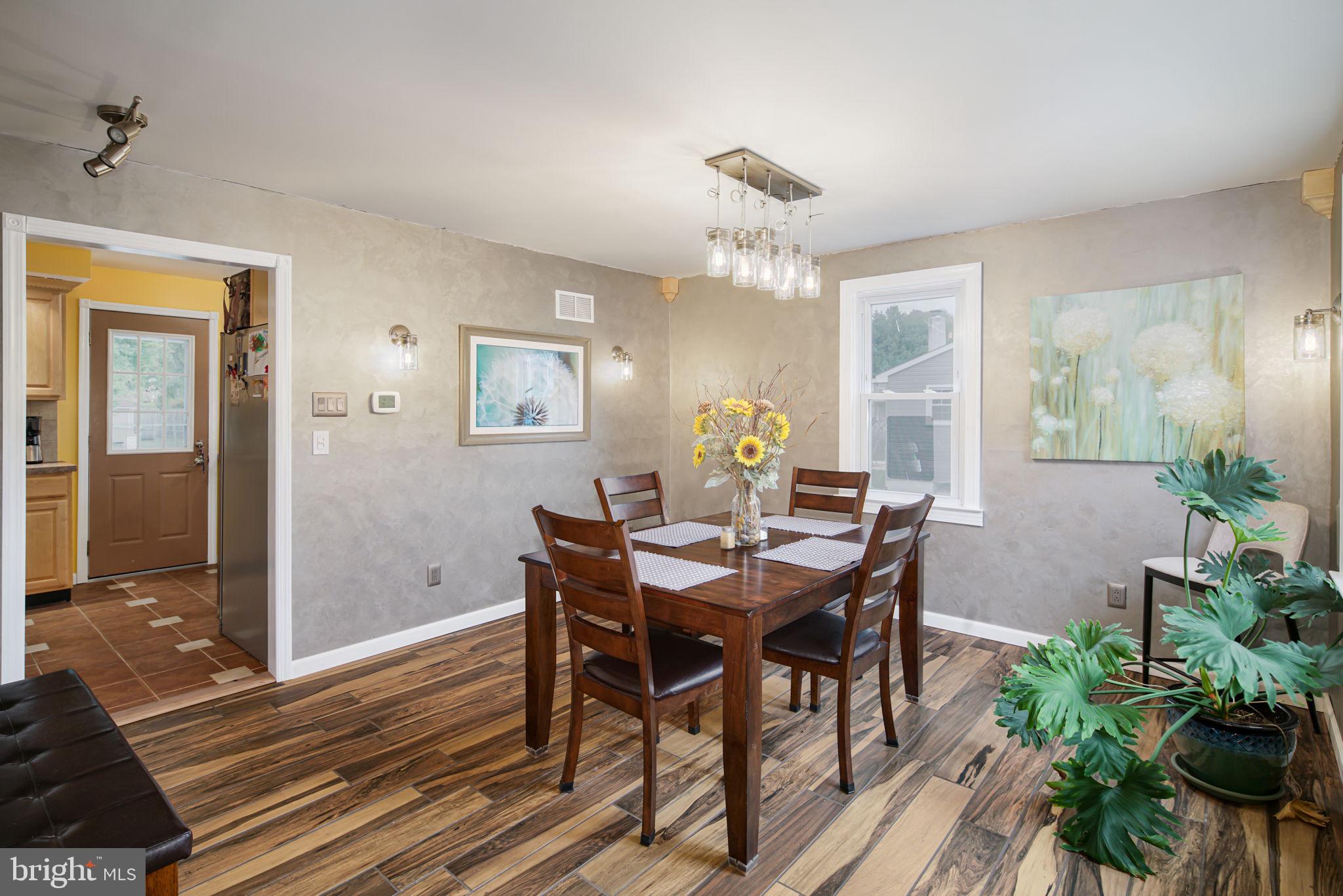 108 Sunset Road Burlington, NJ 08016 - Photo 3 of 31 Dining Room