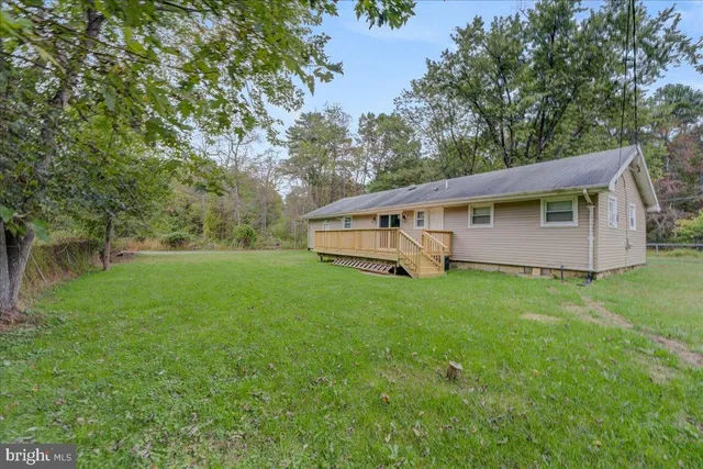 a view of a house with a backyard