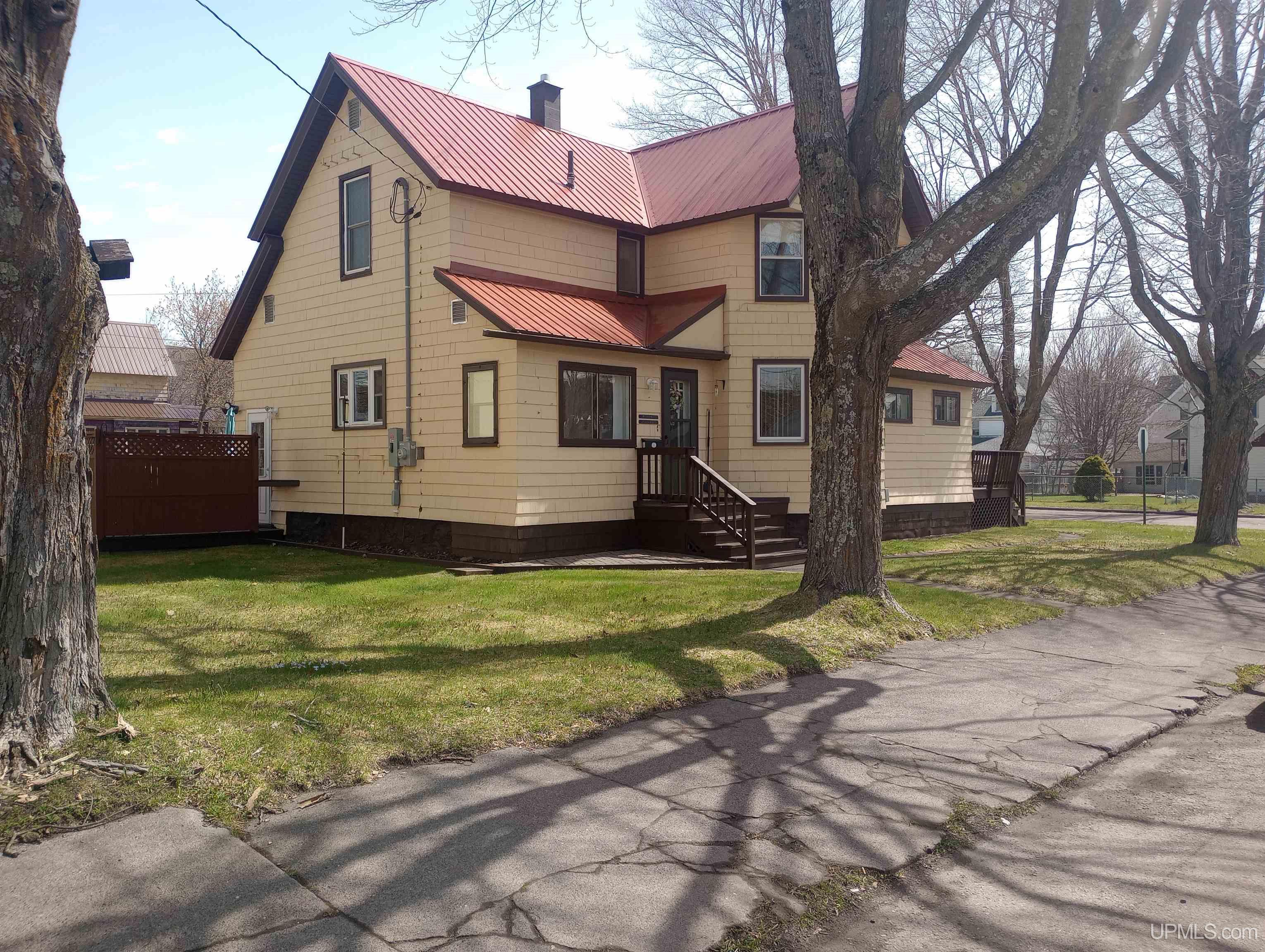347 Kearsarge Street Laurium, MI 49913 - Photo 2 of 19