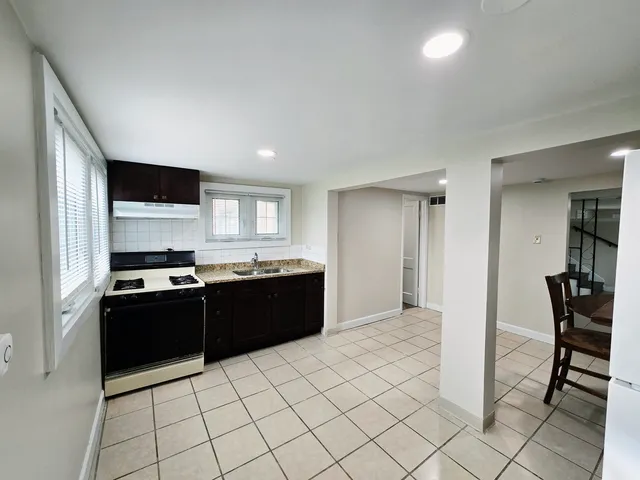 $1,800 | 5010 Harold Avenue, Unit B, Schiller Park, IL 60176