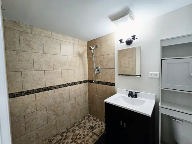 $1,800 | 5010 Harold Avenue, Unit B, Schiller Park, IL 60176