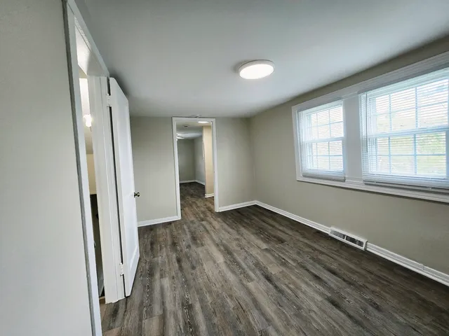 $1,800 | 5010 Harold Avenue, Unit B, Schiller Park, IL 60176