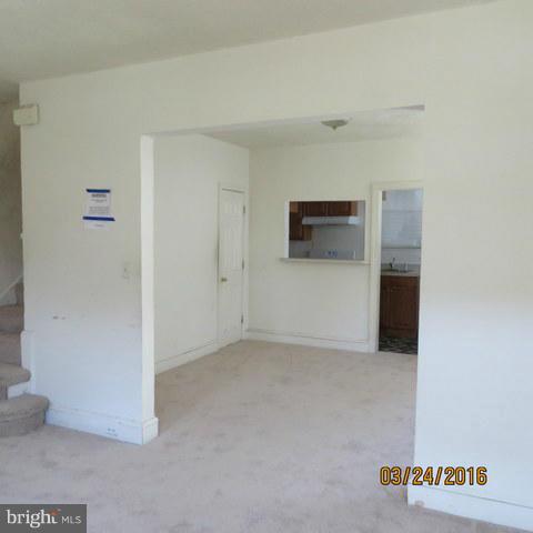318 Raleigh Street Southeast Washington, DC 20032 - Photo 3 of 18 Living Room