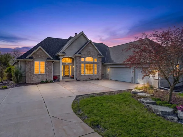 $899,000 | W132-n6509 West View Court, Menomonee Falls, WI 53051