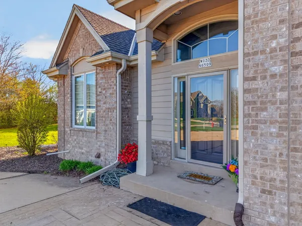 $899,000 | W132-n6509 West View Court, Menomonee Falls, WI 53051
