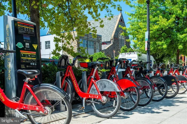 a view of an outdoor space