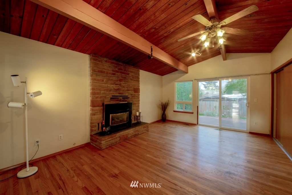 933 Edmonds Avenue Northeast Renton, WA 98056 - Photo 2 of 23