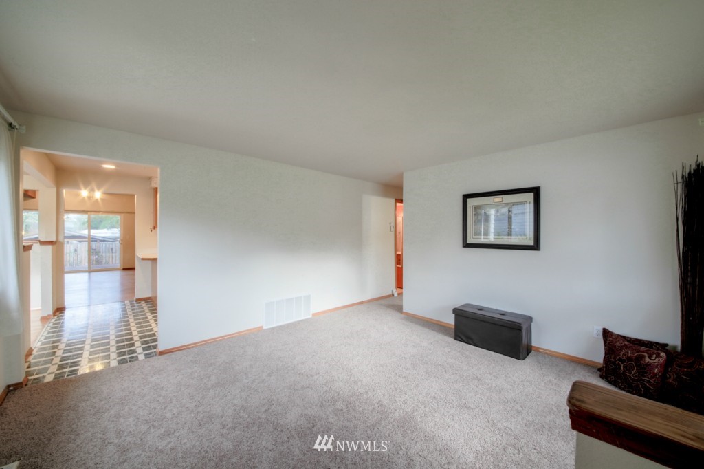 933 Edmonds Avenue Northeast Renton, WA 98056 - Photo 12 of 23