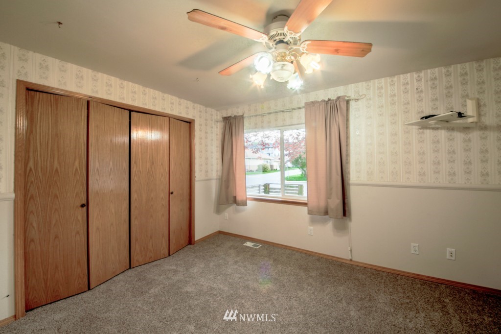 933 Edmonds Avenue Northeast Renton, WA 98056 - Photo 13 of 23