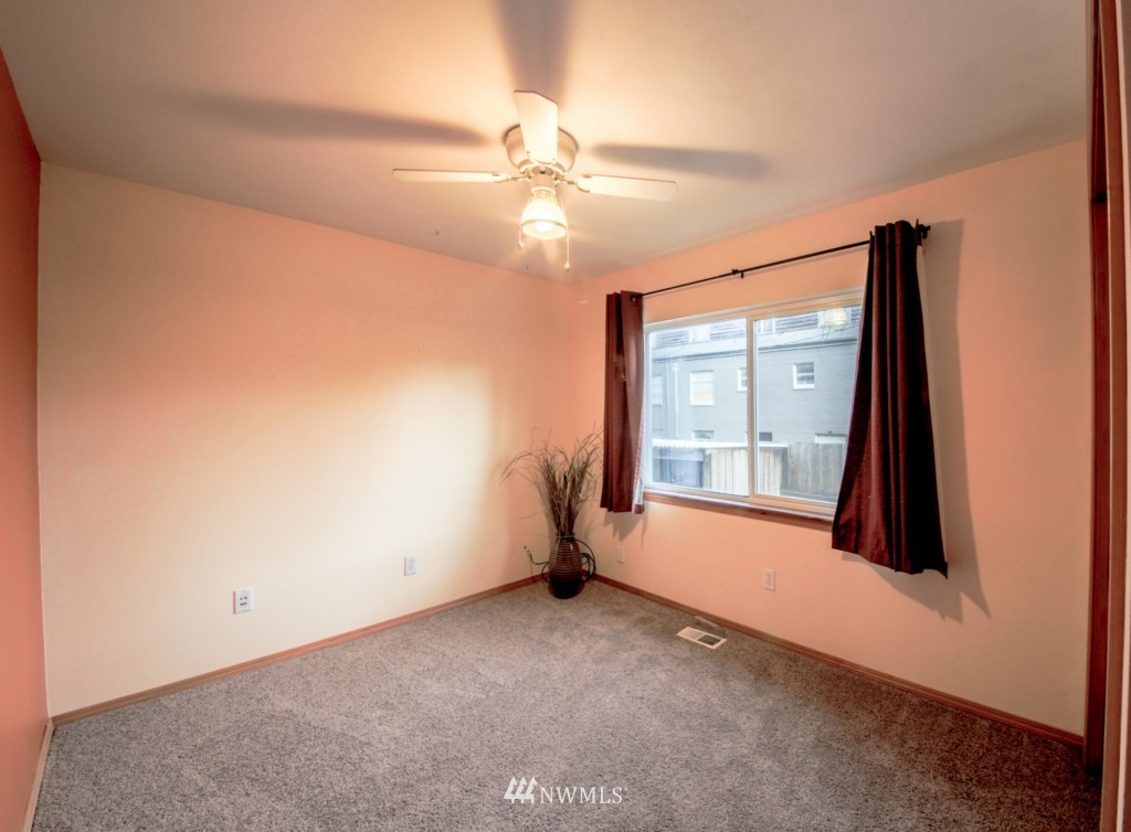 933 Edmonds Avenue Northeast Renton, WA 98056 - Photo 14 of 23