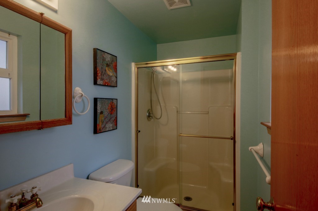 933 Edmonds Avenue Northeast Renton, WA 98056 - Photo 16 of 23