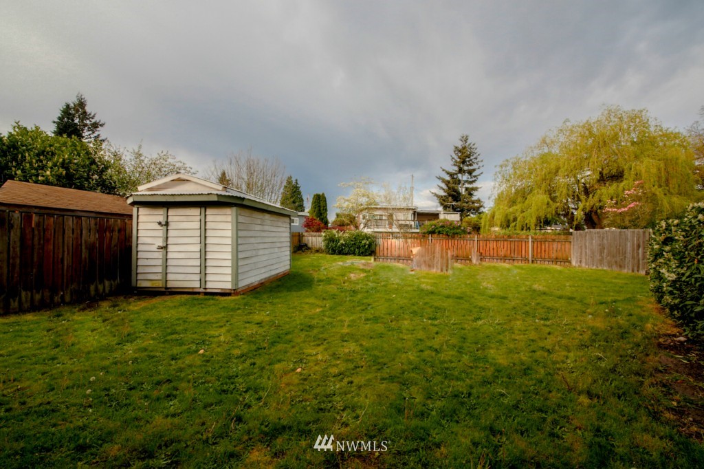 933 Edmonds Avenue Northeast Renton, WA 98056 - Photo 18 of 23