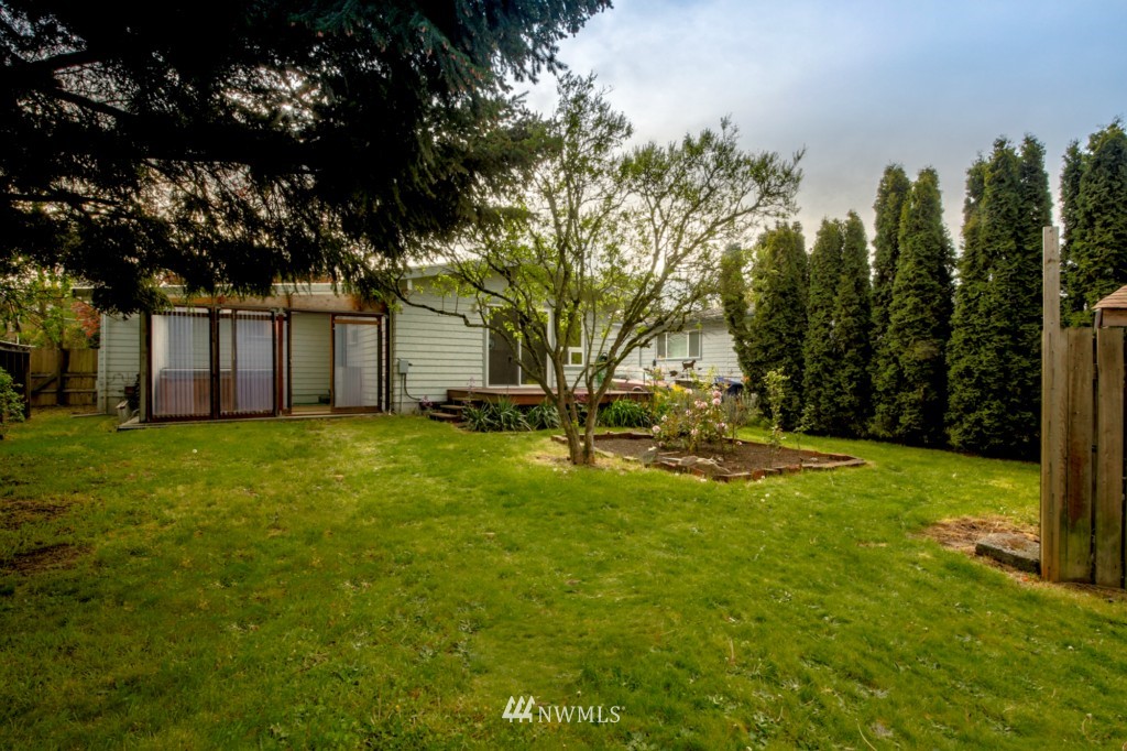 933 Edmonds Avenue Northeast Renton, WA 98056 - Photo 19 of 23