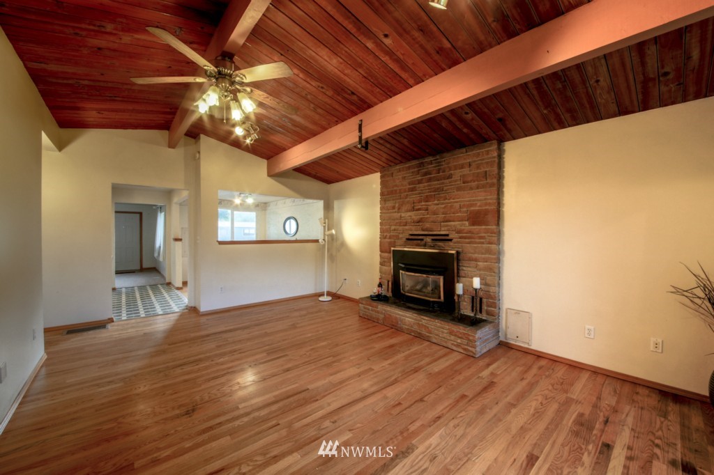 933 Edmonds Avenue Northeast Renton, WA 98056 - Photo 3 of 23