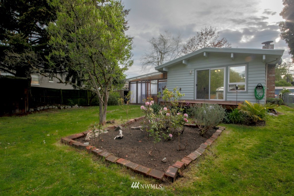 933 Edmonds Avenue Northeast Renton, WA 98056 - Photo 21 of 23