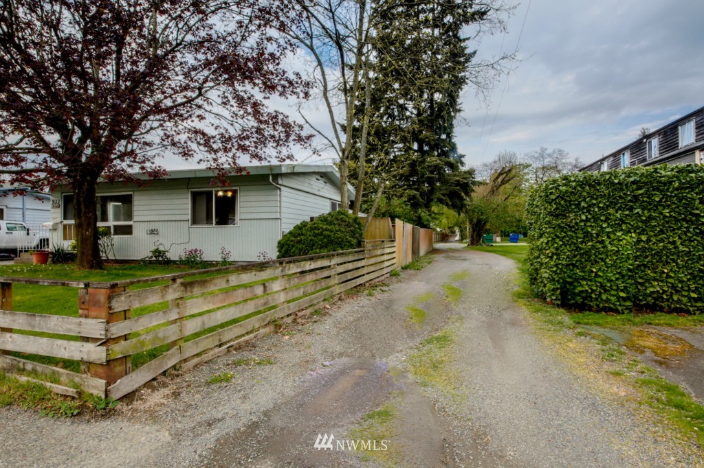 933 Edmonds Avenue Northeast Renton, WA 98056 - Photo 22 of 23