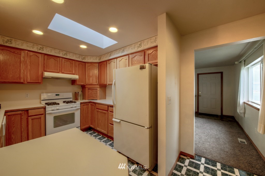 933 Edmonds Avenue Northeast Renton, WA 98056 - Photo 7 of 23