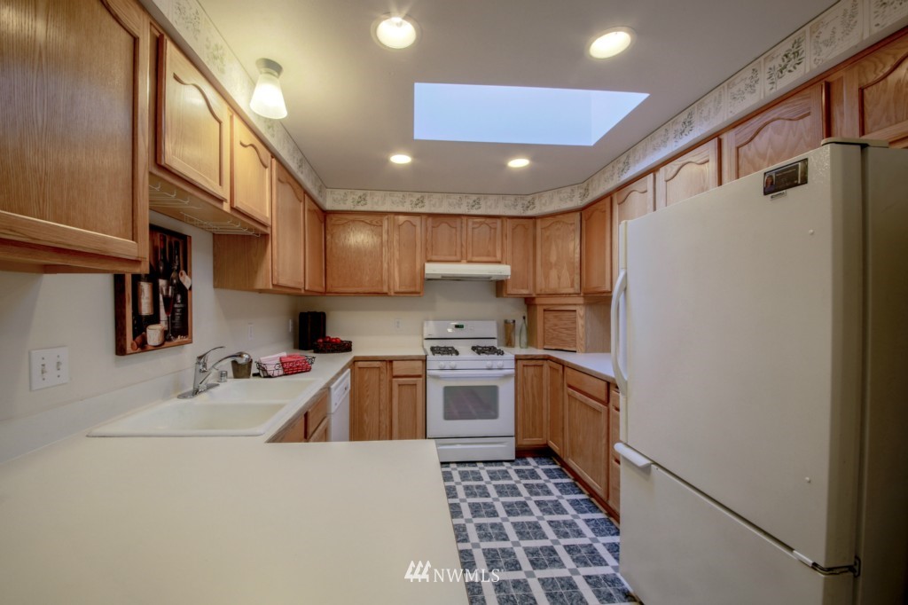 933 Edmonds Avenue Northeast Renton, WA 98056 - Photo 8 of 23