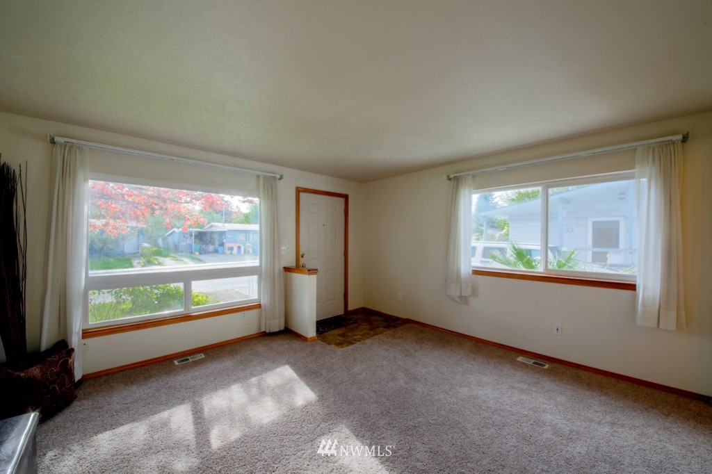 933 Edmonds Avenue Northeast Renton, WA 98056 - Photo 10 of 23